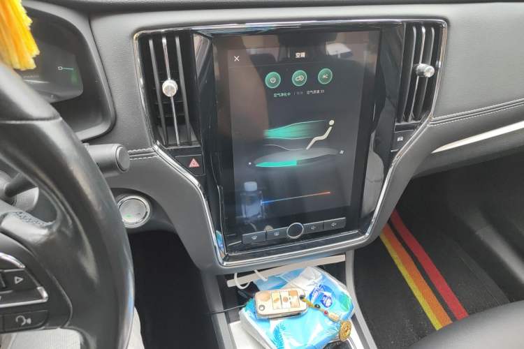 Used Roewe i6 New Energy 2017 45T Hybrid Connect & Smart Enjoyment Edition Audio And AC Panel