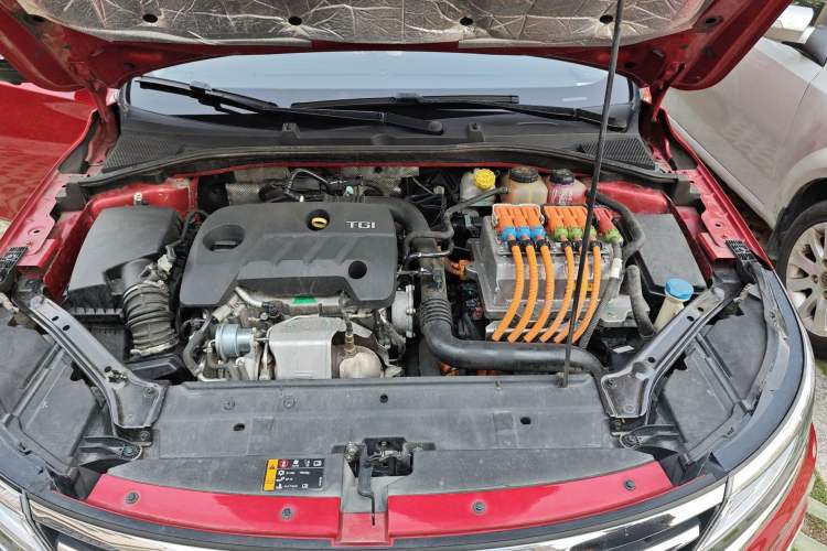 Used Roewe i6 New Energy 2017 45T Hybrid Connective Smart Luxury Edition Engine Bay