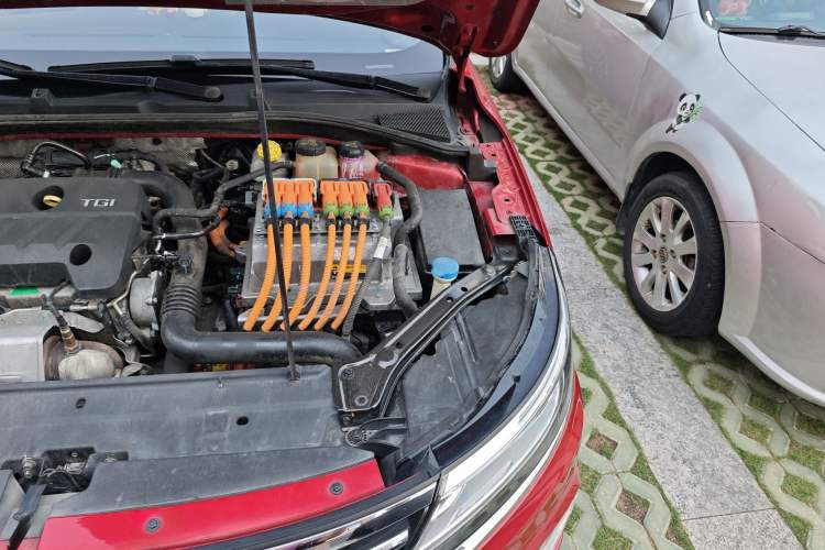 Used Roewe i6 New Energy 2017 45T Hybrid Connective Smart Luxury Edition Engine Bay Left