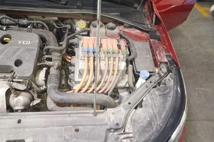 Used Roewe i6 New Energy 2017 45T Hybrid Connective Smart Luxury Edition Engine Bay Left