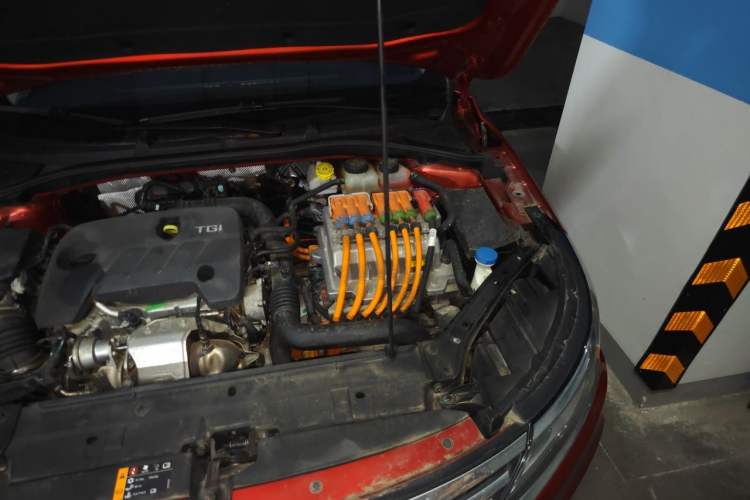 Used Roewe i6 New Energy 2017 45T Hybrid Connect & Smart Enjoyment Edition Engine Bay Left