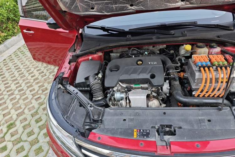 Used Roewe i6 New Energy 2017 45T Hybrid Connective Smart Luxury Edition Engine Bay Right