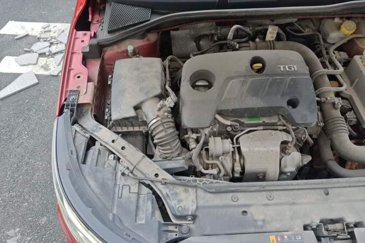 Used Roewe i6 New Energy 2017 45T Hybrid Connect & Smart Enjoyment Edition Engine Bay Right