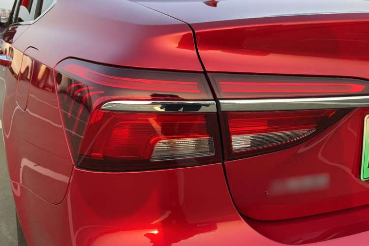 Used Roewe i6 New Energy 2017 45T Hybrid Connective Smart Luxury Edition Exterior 12