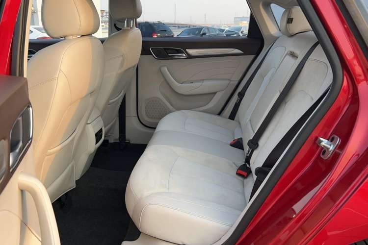 Used Roewe i6 New Energy 2017 45T Hybrid Connective Smart Luxury Edition Interior 1