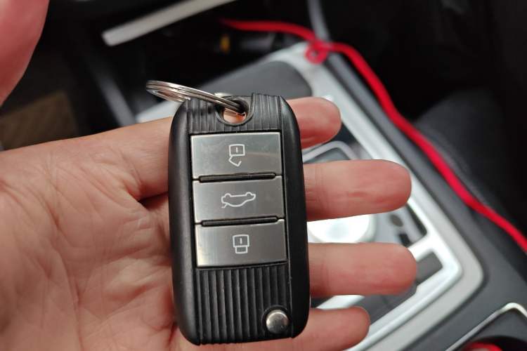 Used Roewe i6 New Energy 2017 45T Hybrid Connective Smart Luxury Edition Interior 1