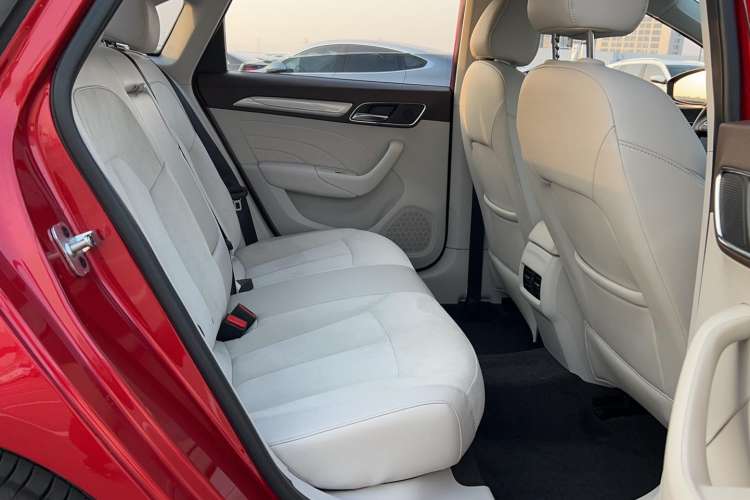 Used Roewe i6 New Energy 2017 45T Hybrid Connective Smart Luxury Edition Interior 11