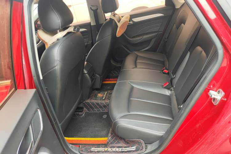 Used Roewe i6 New Energy 2017 45T Hybrid Connect & Smart Enjoyment Edition Interior 4