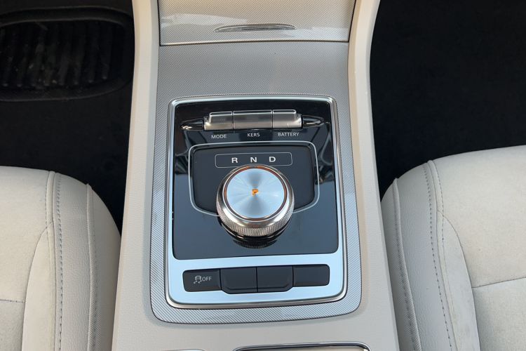 Used Roewe i6 New Energy 2017 45T Hybrid Connective Smart Luxury Edition Interior 5
