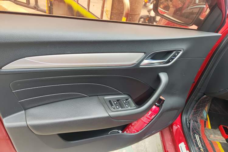 Used Roewe i6 New Energy 2017 45T Hybrid Connect & Smart Enjoyment Edition Interior 7