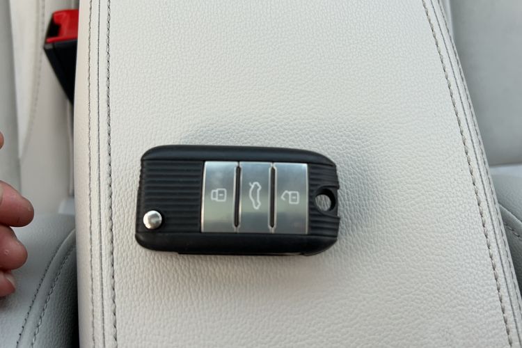 Used Roewe i6 New Energy 2017 45T Hybrid Connective Smart Luxury Edition Interior 9