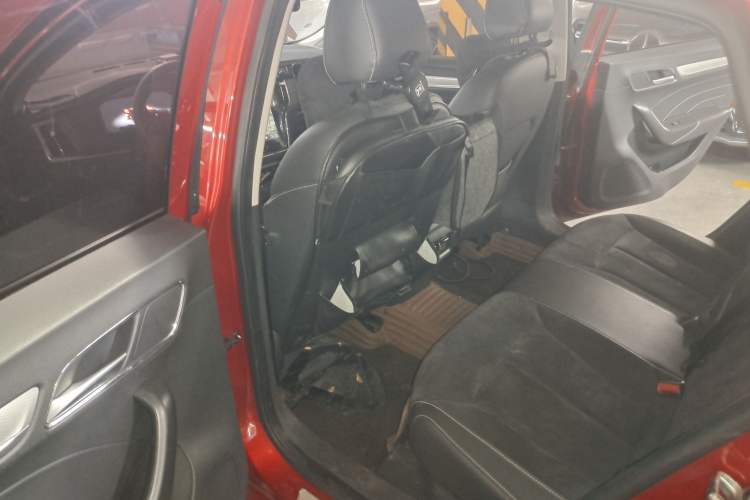 Used Roewe i6 New Energy 2017 45T Hybrid Connective Smart Luxury Edition Left Rear Seat