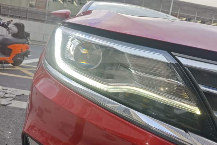 Used Roewe i6 New Energy 2017 45T Hybrid Connect & Smart Enjoyment Edition Right Front Headlight