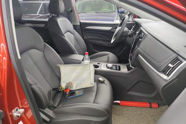 Used Roewe i6 New Energy 2017 45T Hybrid Connect & Smart Enjoyment Edition Right Front Seat