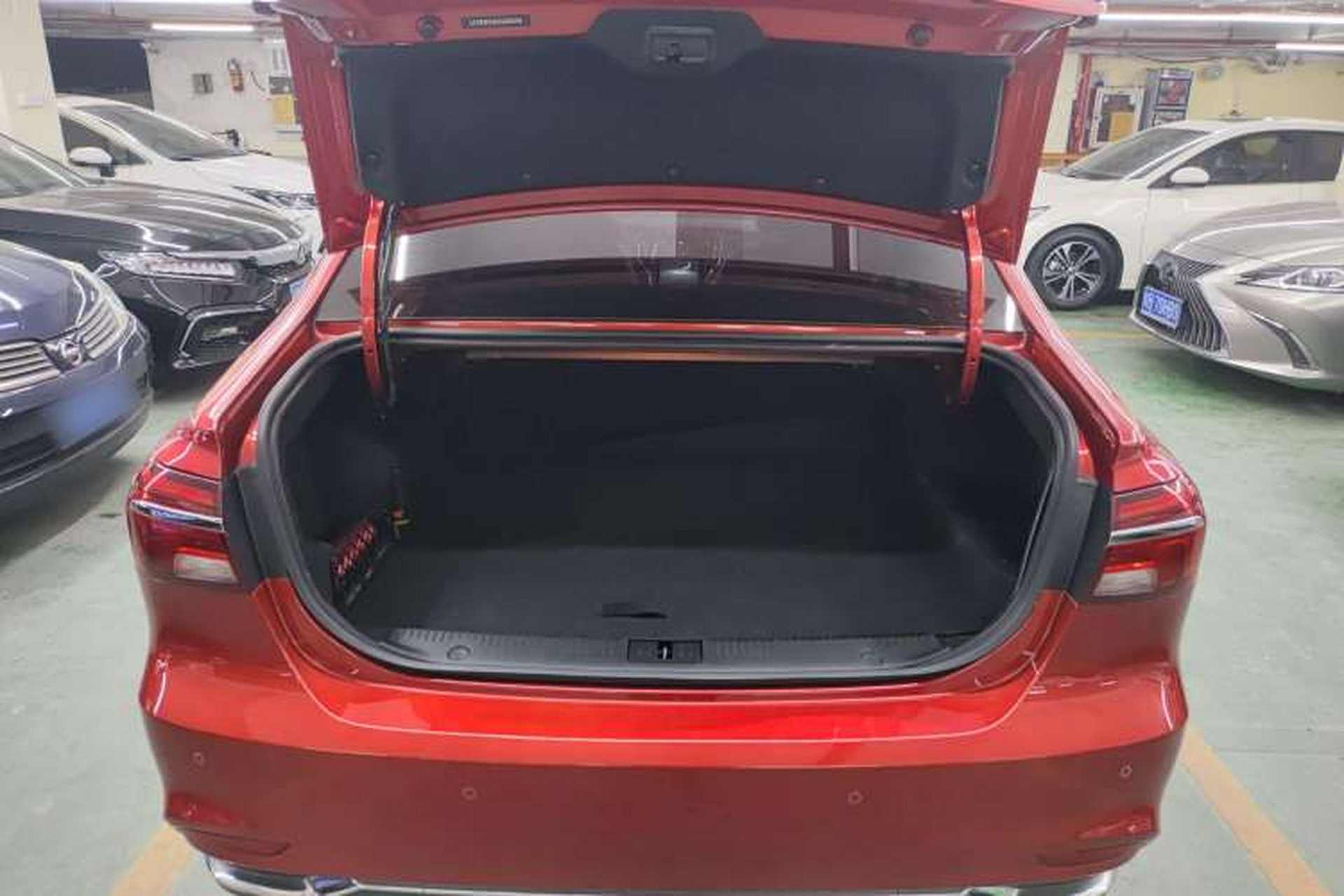 Used Roewe i6 New Energy 2017 45T Hybrid Connect & Smart Enjoyment Edition Trunk