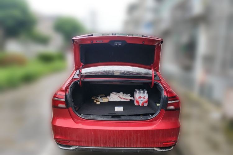 Used Roewe i6 New Energy 2017 45T Hybrid Connect & Smart Enjoyment Edition Trunk
