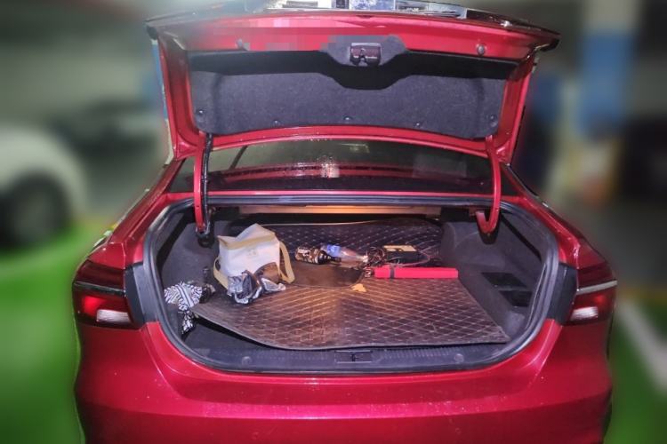 Used Roewe i6 New Energy 2017 45T Hybrid Connect & Smart Enjoyment Edition Trunk