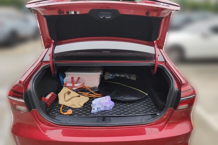 Used Roewe i6 New Energy 2017 45T Hybrid Connect & Smart Enjoyment Edition Trunk