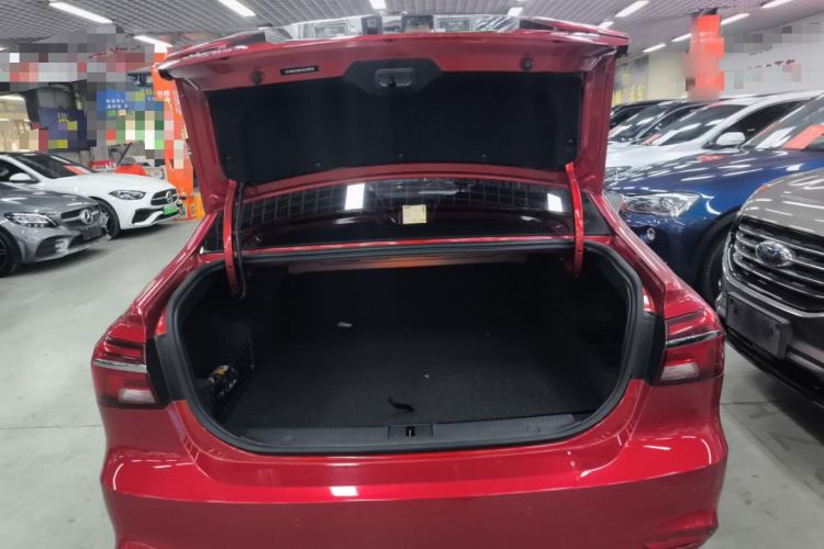 Used Roewe i6 New Energy 2017 45T Hybrid Connect & Smart Enjoyment Edition Trunk