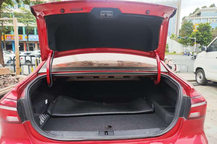 Used Roewe i6 New Energy 2017 45T Hybrid Connect & Smart Enjoyment Edition Trunk