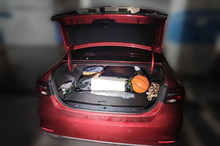 Used Roewe i6 New Energy 2017 45T Hybrid Connect & Smart Enjoyment Edition Trunk