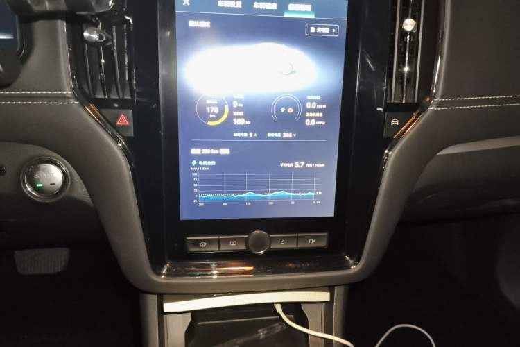 Used Roewe i6 New Energy 2017 45T Hybrid Connect & Smart Enjoyment Edition Audio And AC Panel