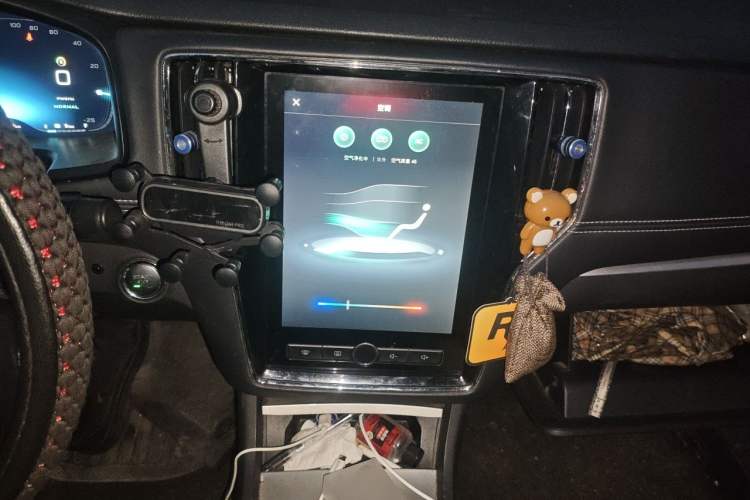 Used Roewe i6 New Energy 2017 45T Hybrid Connect & Smart Enjoyment Edition Audio And AC Panel