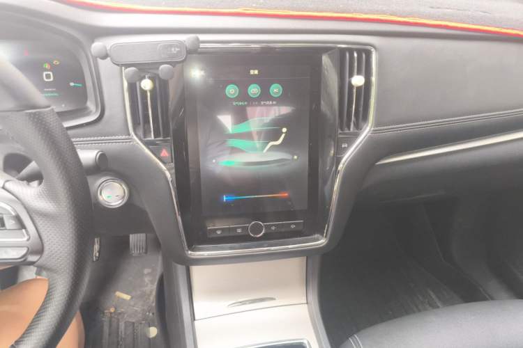 Used Roewe i6 New Energy 2017 45T Hybrid Connect & Smart Enjoyment Edition Audio And AC Panel