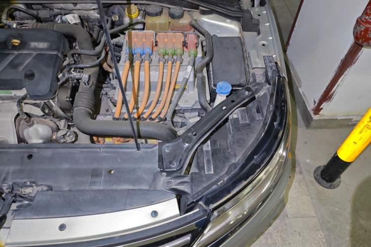 Used Roewe i6 New Energy 2017 45T Hybrid Connect & Smart Enjoyment Edition Engine Bay Left