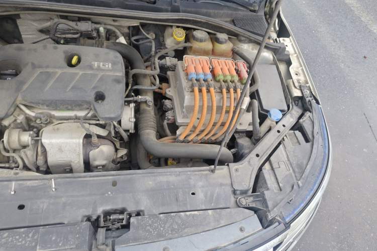 Used Roewe i6 New Energy 2017 45T Hybrid Connect & Smart Enjoyment Edition Engine Bay Left