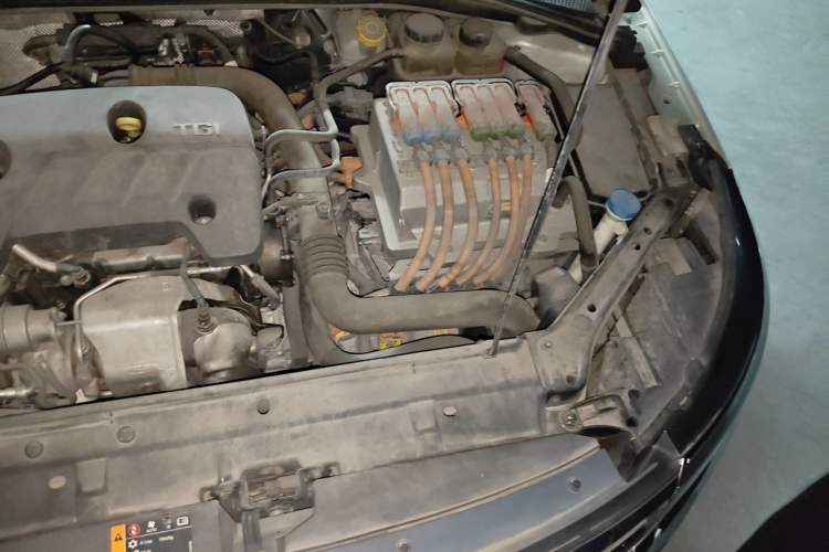 Used Roewe i6 New Energy 2017 45T Hybrid Connect & Smart Enjoyment Edition Engine Bay Left