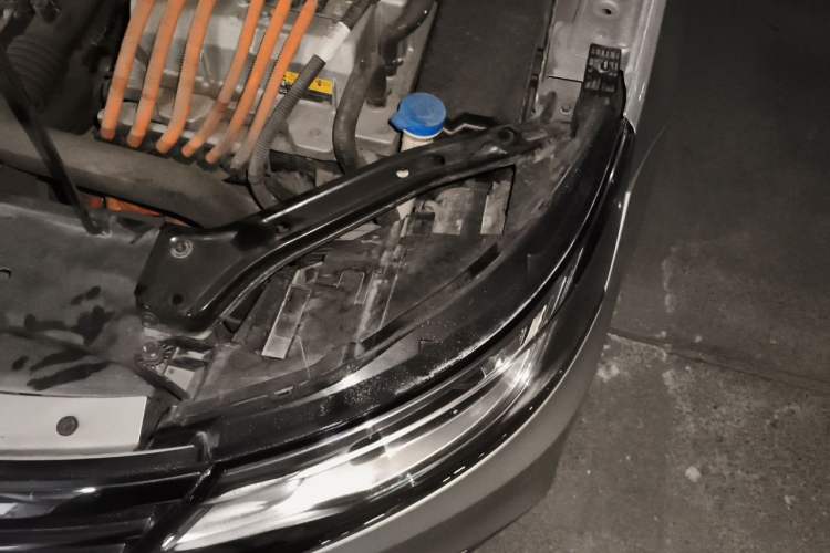 Used Roewe i6 New Energy 2017 45T Hybrid Connect & Smart Enjoyment Edition Engine Bay Left