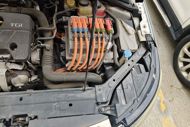 Used Roewe i6 New Energy 2017 45T Hybrid Connect & Smart Enjoyment Edition Engine Bay Left