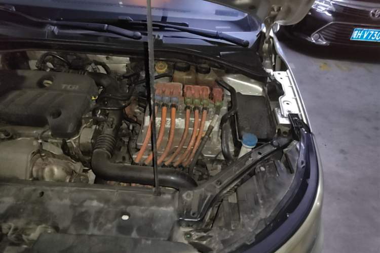 Used Roewe i6 New Energy 2017 45T Hybrid Connect & Smart Enjoyment Edition Engine Bay Left