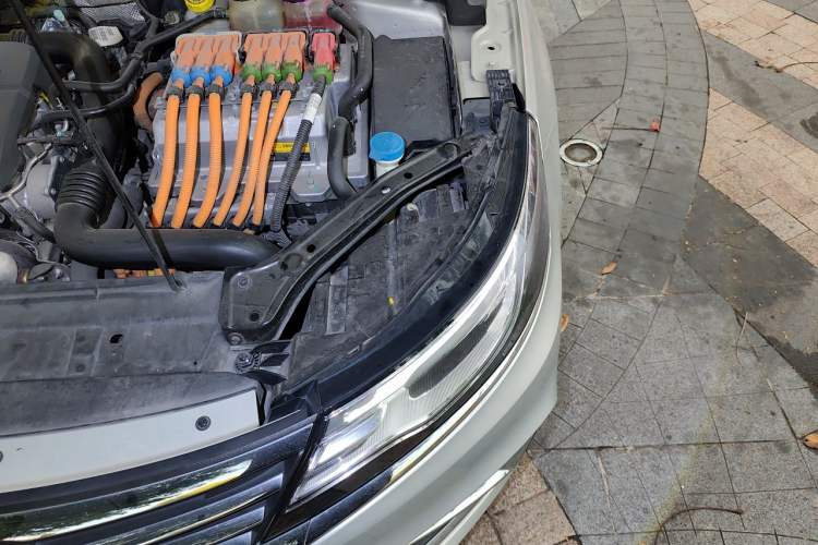 Used Roewe i6 New Energy 2017 45T Hybrid Connect & Smart Enjoyment Edition Engine Bay Left