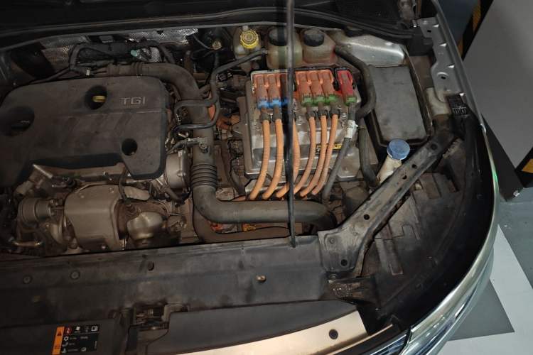 Used Roewe i6 New Energy 2017 45T Hybrid Connect & Smart Enjoyment Edition Engine Bay Left