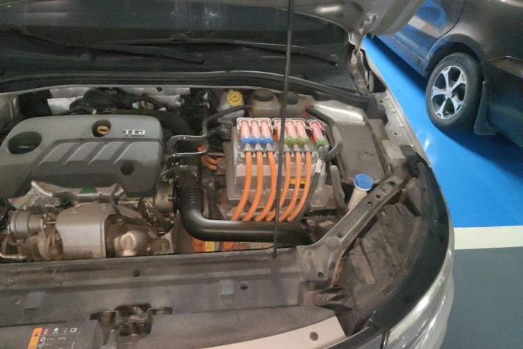 Used Roewe i6 New Energy 2017 45T Hybrid Connect & Smart Enjoyment Edition Engine Bay Left