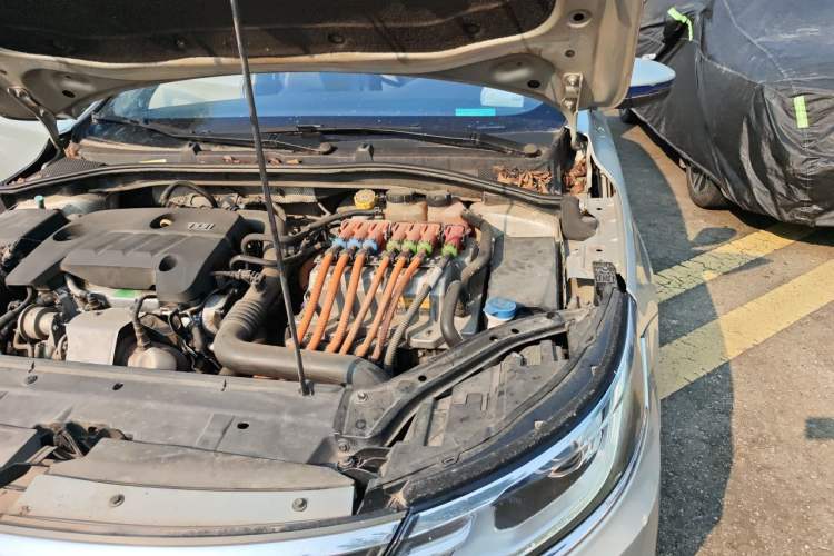Used Roewe i6 New Energy 2017 45T Hybrid Connect & Smart Enjoyment Edition Engine Bay Left