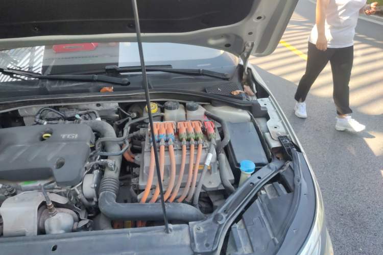 Used Roewe i6 New Energy 2017 45T Hybrid Connect & Smart Enjoyment Edition Engine Bay Left