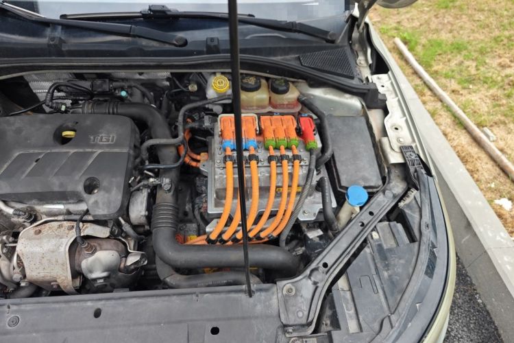 Used Roewe i6 New Energy 2017 45T Hybrid Connect & Smart Enjoyment Edition Engine Bay Left