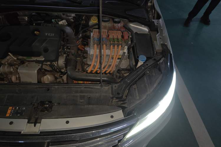 Used Roewe i6 New Energy 2017 45T Hybrid Connect & Smart Enjoyment Edition Engine Bay Left