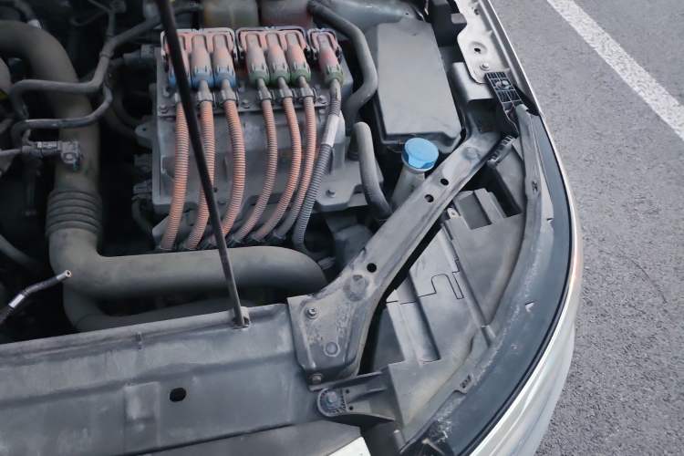 Used Roewe i6 New Energy 2017 45T Hybrid Connect & Smart Enjoyment Edition Engine Bay Left