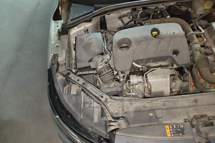 Used Roewe i6 New Energy 2017 45T Hybrid Connect & Smart Enjoyment Edition Engine Bay Right
