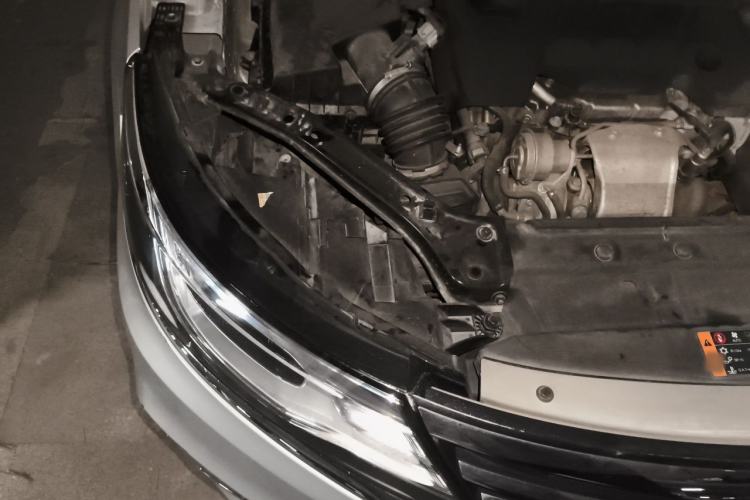 Used Roewe i6 New Energy 2017 45T Hybrid Connect & Smart Enjoyment Edition Engine Bay Right
