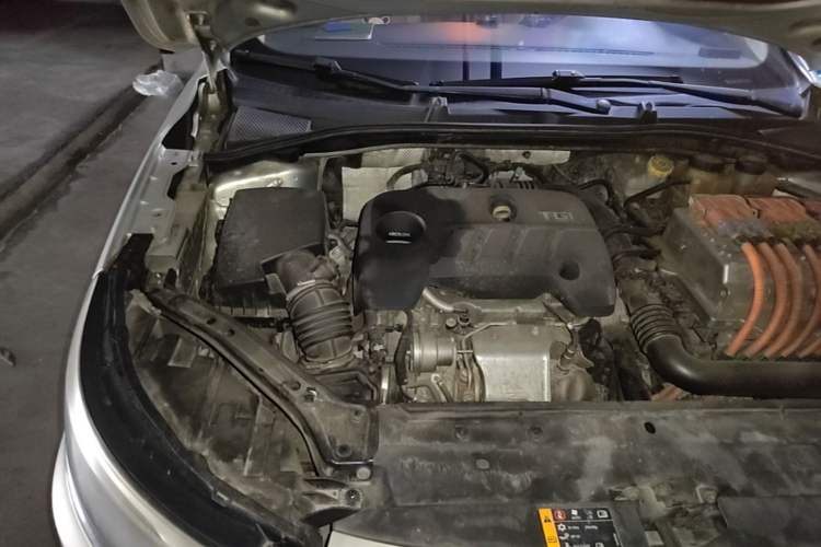 Used Roewe i6 New Energy 2017 45T Hybrid Connect & Smart Enjoyment Edition Engine Bay Right