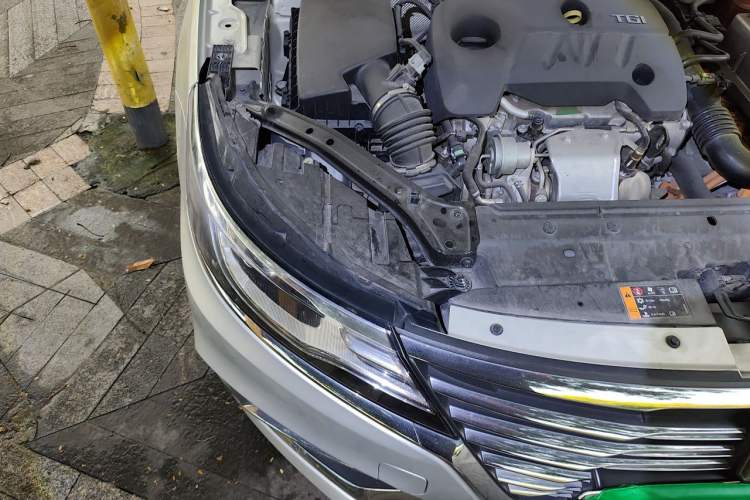 Used Roewe i6 New Energy 2017 45T Hybrid Connect & Smart Enjoyment Edition Engine Bay Right