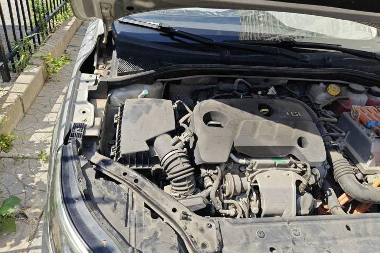 Used Roewe i6 New Energy 2017 45T Hybrid Connective Smart Luxury Edition Engine Bay Right