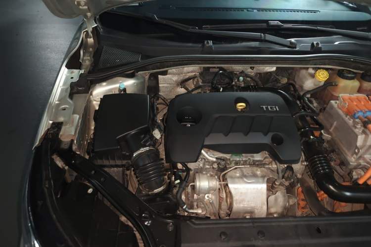 Used Roewe i6 New Energy 2017 45T Hybrid Connect & Smart Enjoyment Edition Engine Bay Right