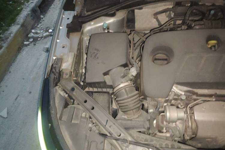 Used Roewe i6 New Energy 2017 45T Hybrid Connect & Smart Enjoyment Edition Engine Bay Right