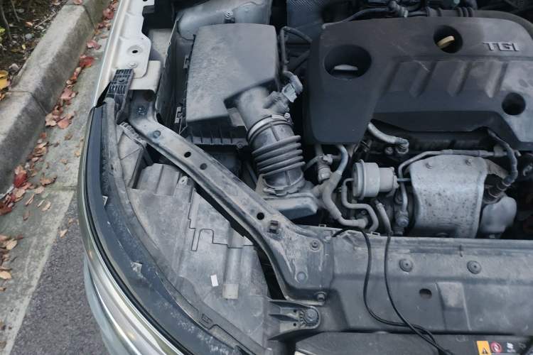 Used Roewe i6 New Energy 2017 45T Hybrid Connect & Smart Enjoyment Edition Engine Bay Right